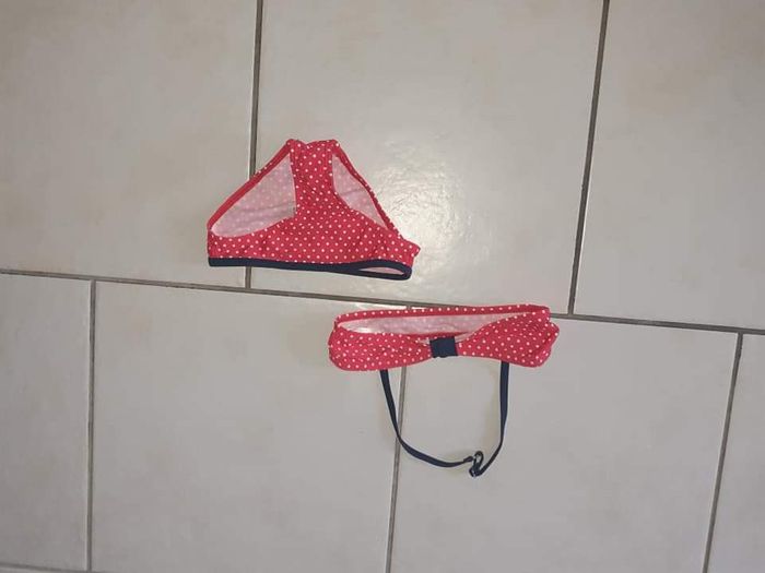 Maillot de bain la halle fille rouge à pois blancs 4 ans