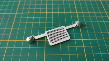 Support phare 3016 3779 pièce détachée miniature jaguar type E 1961 1/18 burago #B38