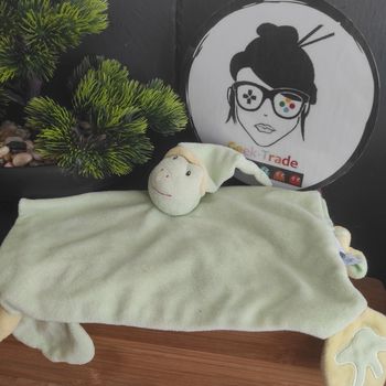 grenouille gipsy doudou carré plat vert bonnet empreintes jaune Noeud Patte