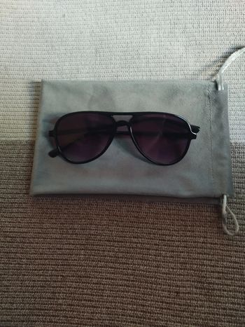 Lunettes de soleil mixtes .neuves