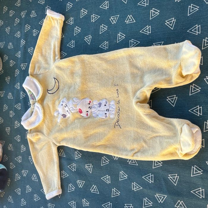 Lot de 6 pyjamas 1 mois en bon état - photo numéro 2