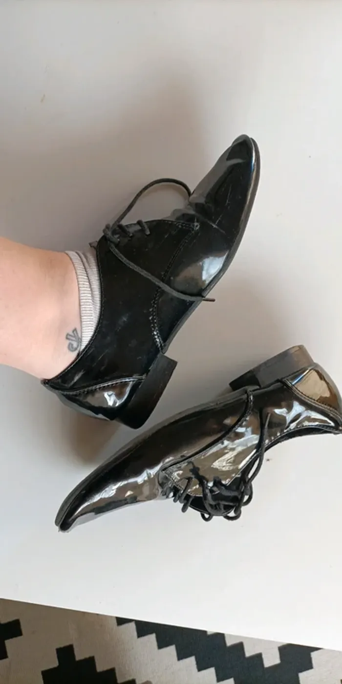 Derbies vernies - photo numéro 2