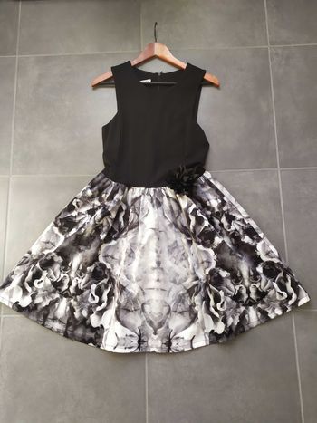 Robe neuve Rinascimiento taille 38