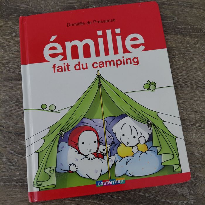 Émilie fait du camping