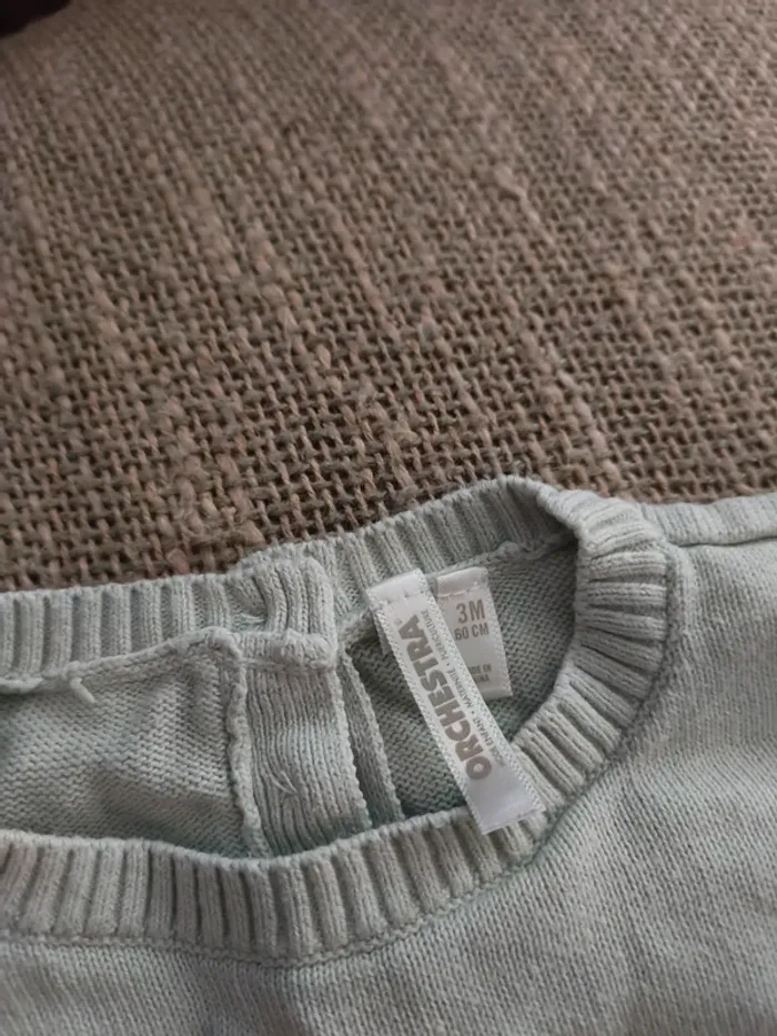Pull Vertbaudet pâle broderie orchestra 3 mois excellent état - photo numéro 3