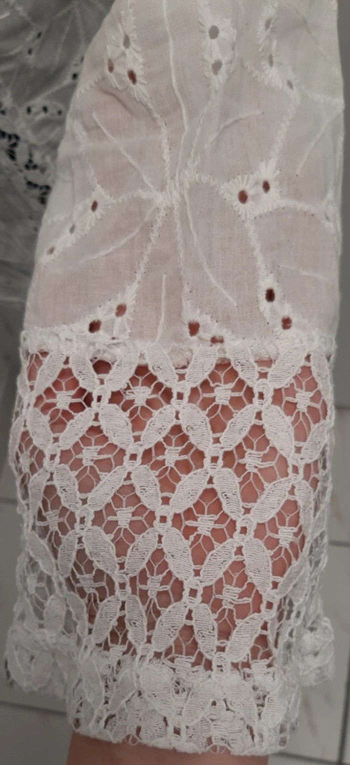 Très jolie blouse en broderie anglaise et dentelle col bateau / Bardot - photo numéro 6
