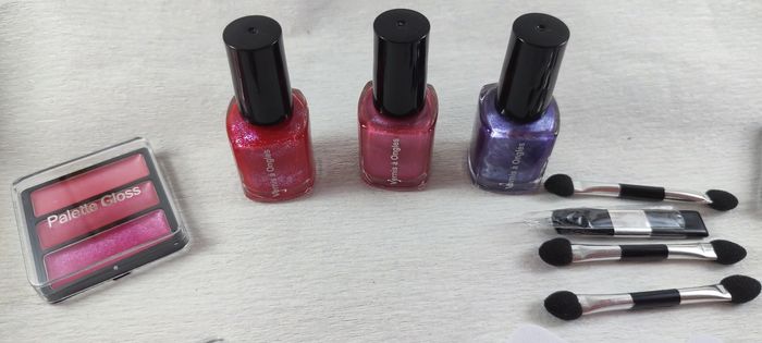 Lot de produits maquillage et accessoires - Neuf - photo numéro 6