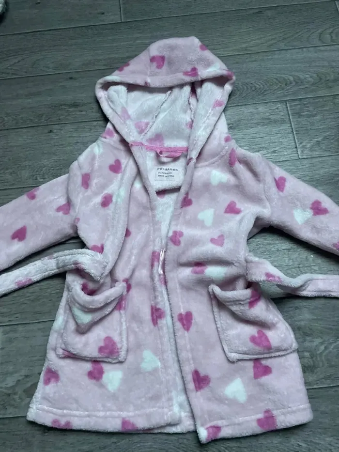 Peignoir rose, cœurs Primark 2ans - photo numéro 4