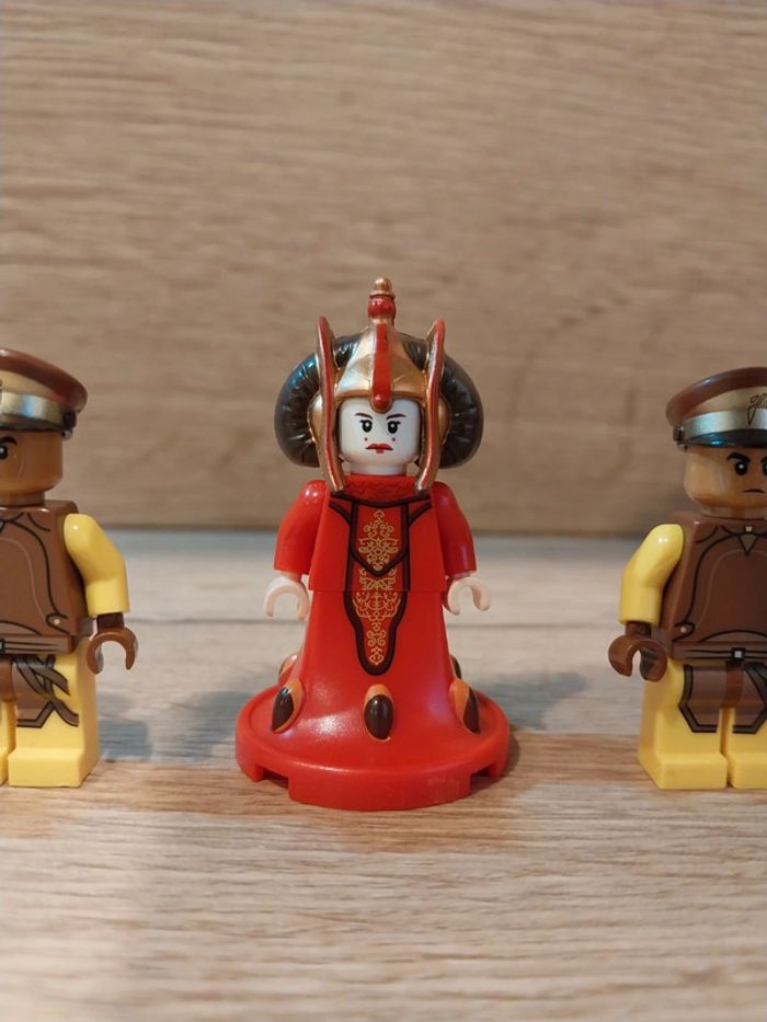 Figurines type lego La Reine Amidala avec 2 gardes de sécurité de Naboo star wars - photo numéro 2