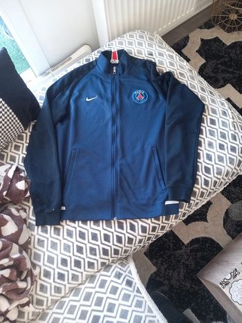 Veste nike  du paris saint Germain taille m
