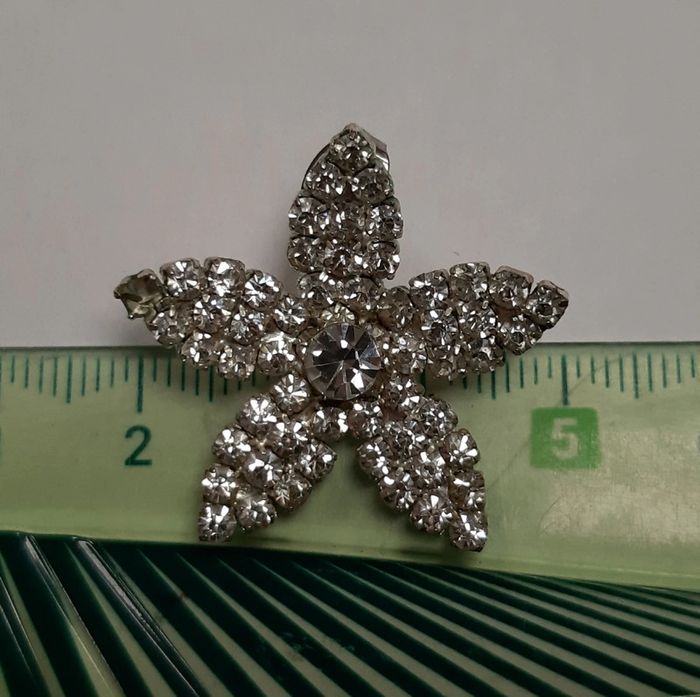 Jolie paire de boucles d'oreilles en forme de fleurs - photo numéro 4