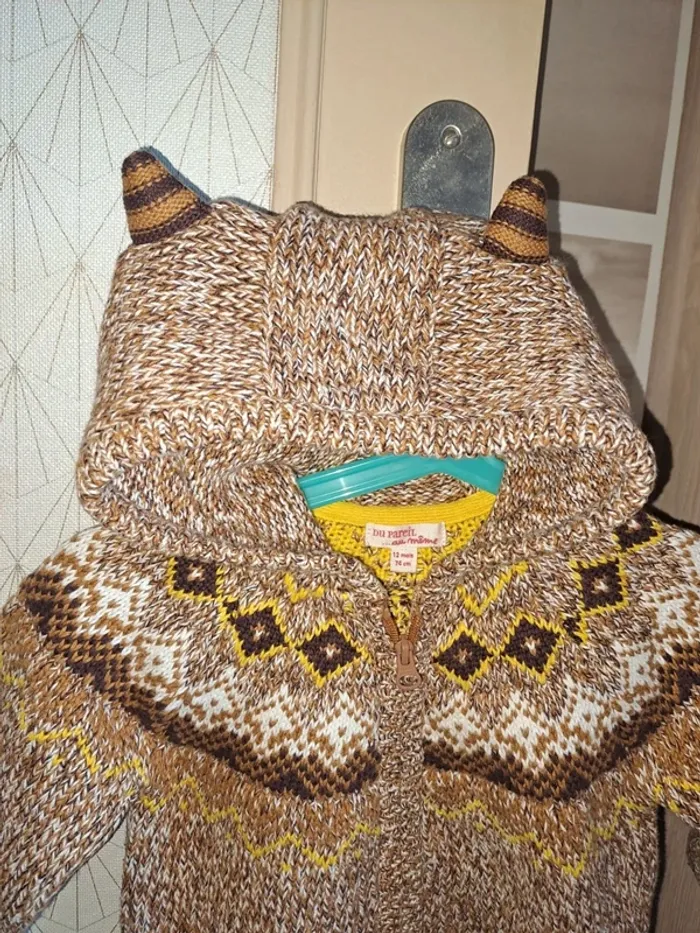 Pull gilet mignon comme neuf dpam 12 mois moutarde porté 1 fois - photo numéro 2