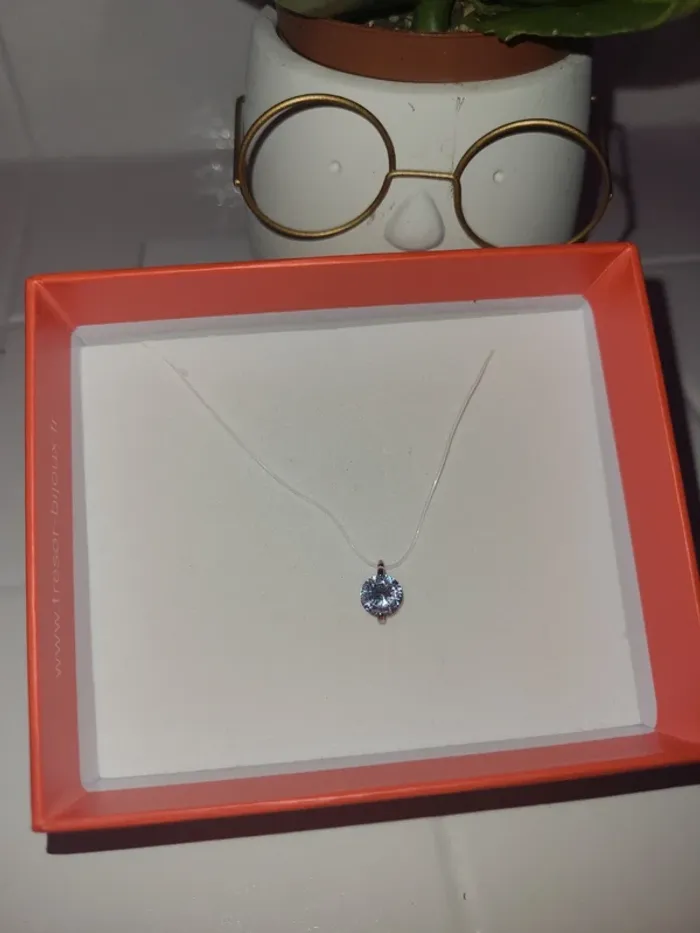 Collier transparent avec strass