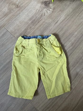 Short jaune