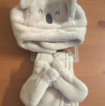 Neufs (non portés) 🏷💙🤩😍 superbe ensemble bonnet ,moufles et écharpe 6 mois garçon 💙💙💙