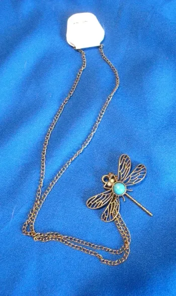 chaine pendentif libellule