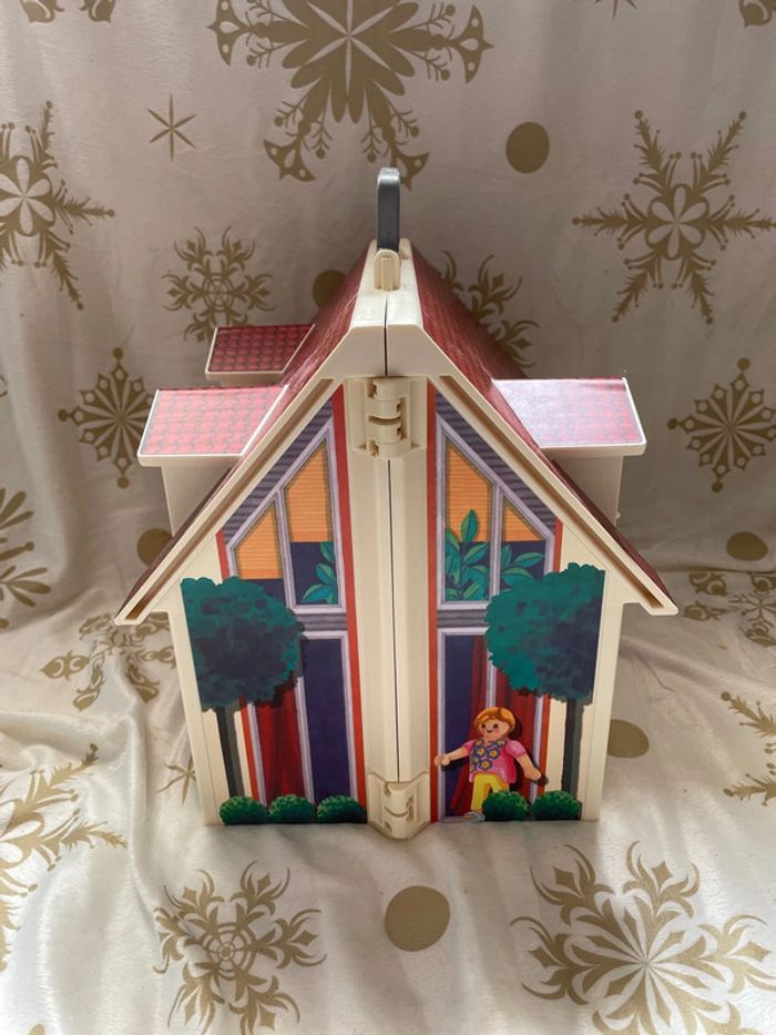 Maison playmobil avec accessoires et personnages - photo numéro 4
