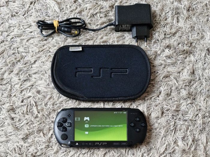 Lot Console PSP PlayStation Portable + 2 Jeux - photo numéro 2