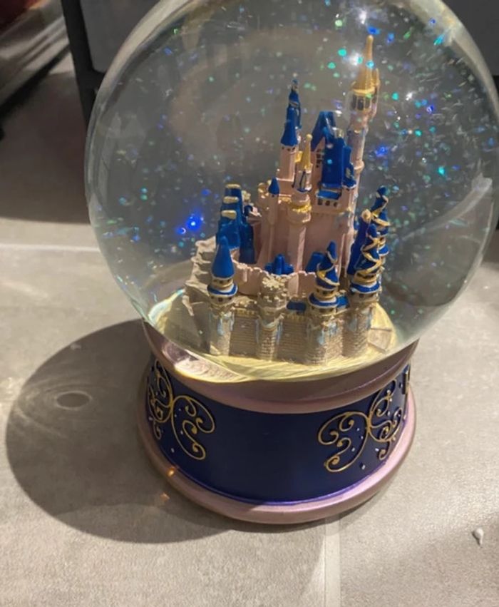 Snowglobe boule a neige musicale disney 50th anniversaire - photo numéro 2