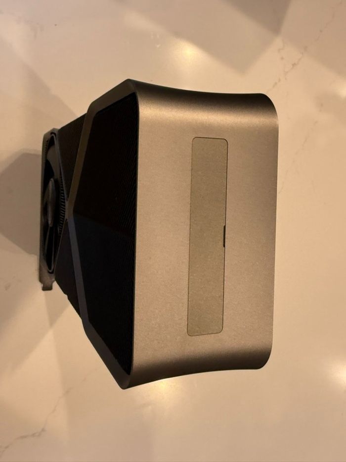 Carte-graphique-NVIDIA-GeForce-RTX-4090-Founders-Edition-24-Go-GDDR6X - photo numéro 4