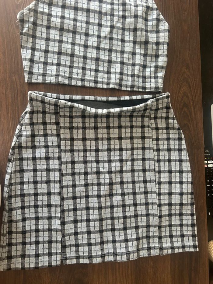 Pull & bear. Ensemble débardeur et jupe taille S - photo numéro 2