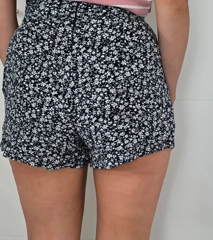 Short fleurie taille haute - photo numéro 2