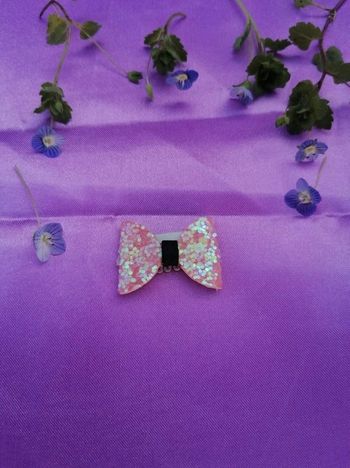 Pince bébé rose à paillettes