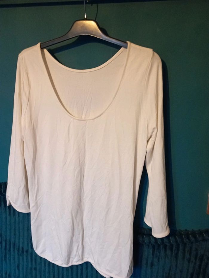 Tee shirt maille écru décolleté dos - photo numéro 2