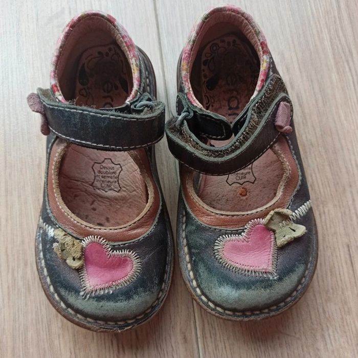 chaussures noires fermeture a scratch en cuir Eram pointure 24