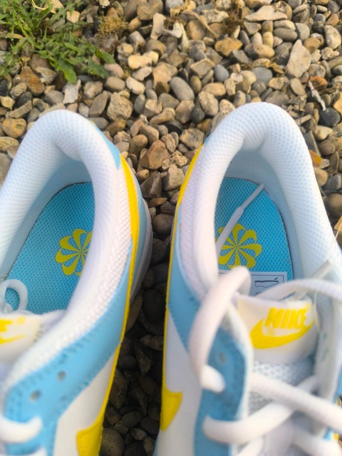 Baskets Nike dunk low next nature hommer Simpson bleu et blanche pointure 39 neuves avec boîte - photo numéro 5