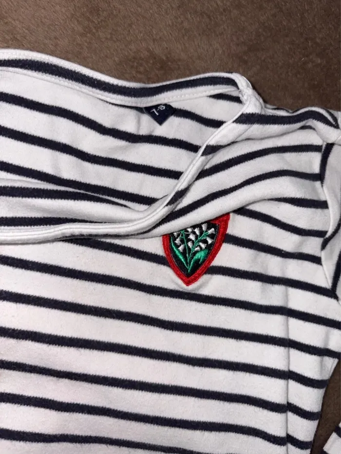T-shirt marinière du Rugby club de Toulon RCT taille 7/8 ans en bon état - photo numéro 4