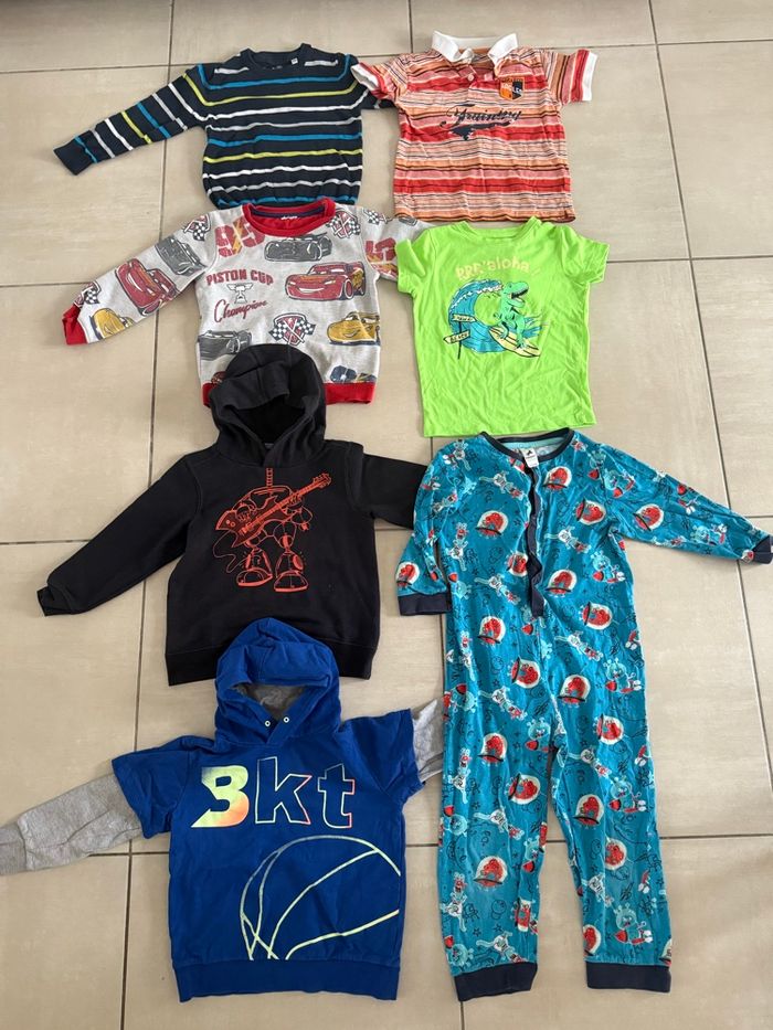 Lot 5 ans vêtements garçon pulls, t-shirt, polo