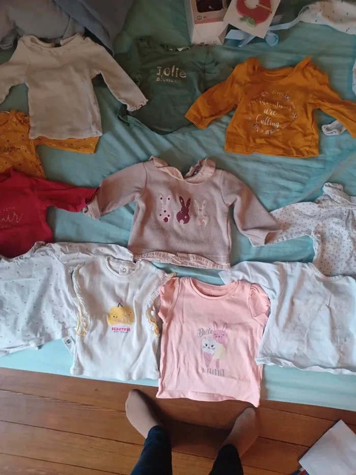 Lot pull et tee shirt - photo numéro 3