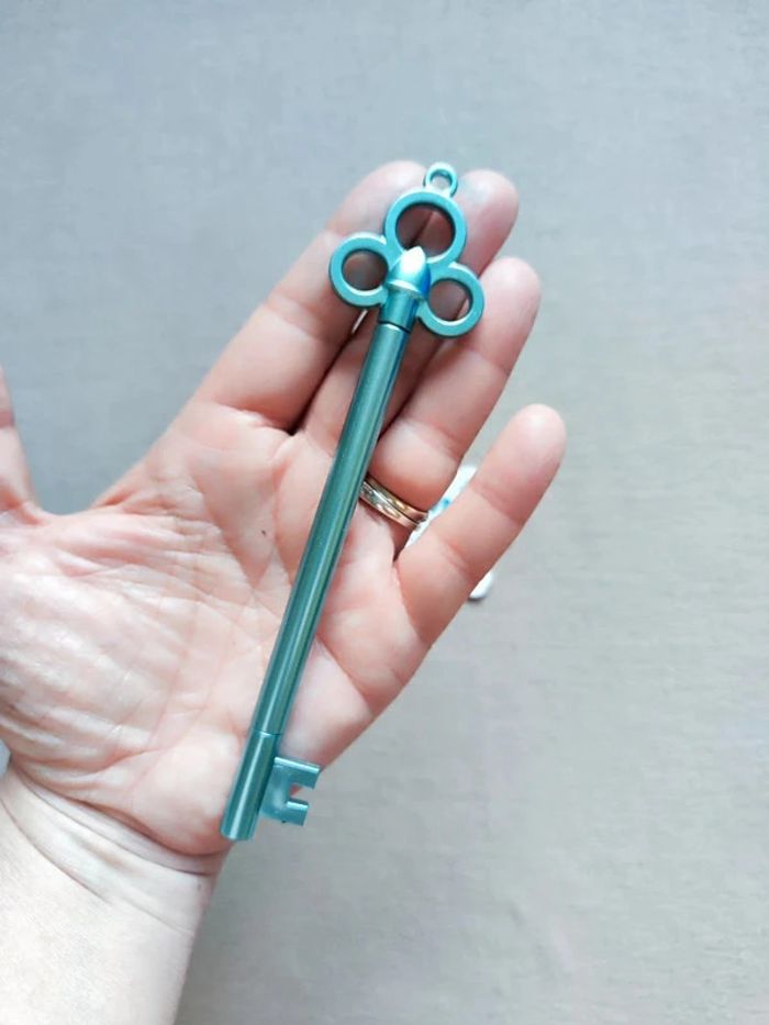 Stylo gel en forme de clé - photo numéro 3