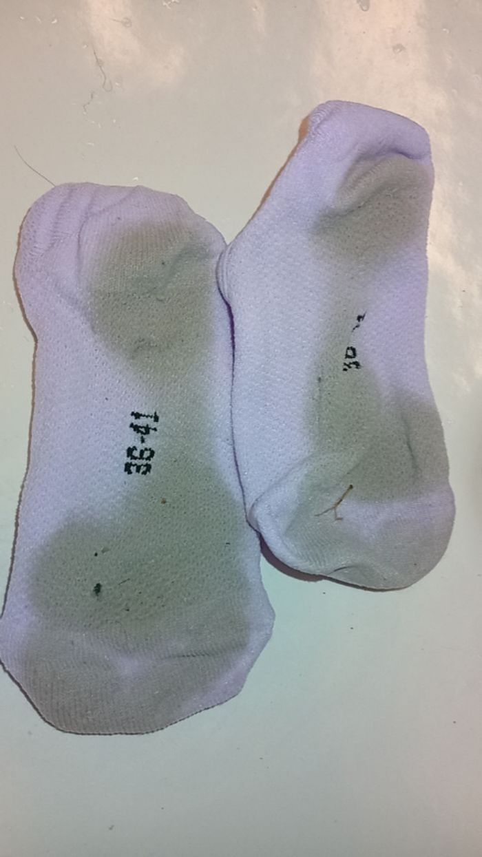 Chaussettes sale violette - photo numéro 3