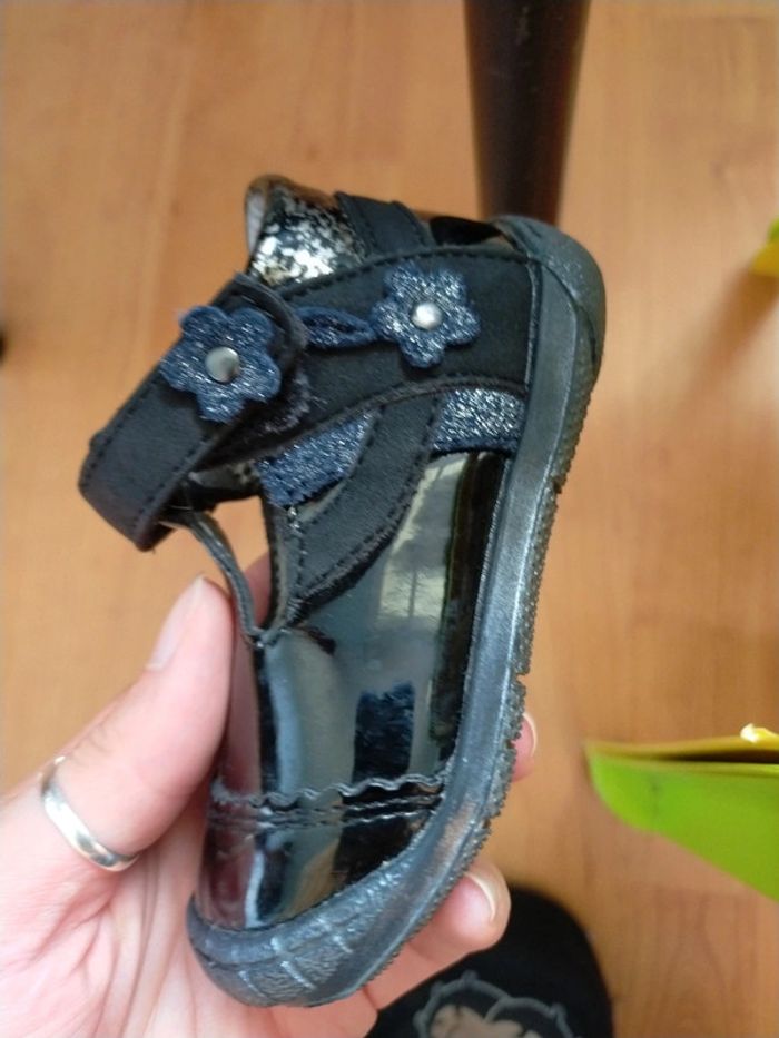Jolies chaussures vernies taille 20 - photo numéro 6