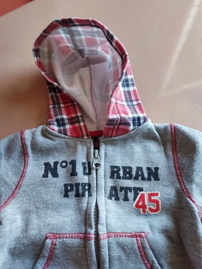 veste à capuche "devil child" 9 mois - photo numéro 2