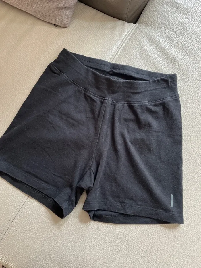Short noir