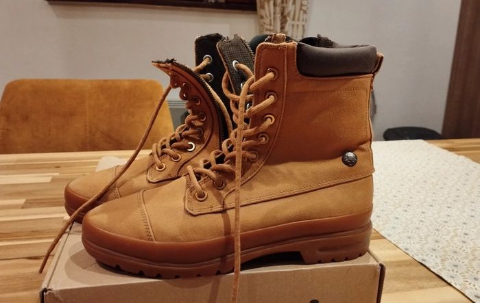 DC Shoes montantes 38,5 très bon état couleur camel