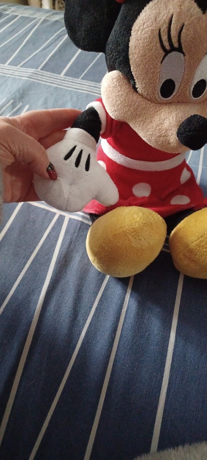 Très jolie petite peluche minnie lisez bien l'annonce surtout - photo numéro 2