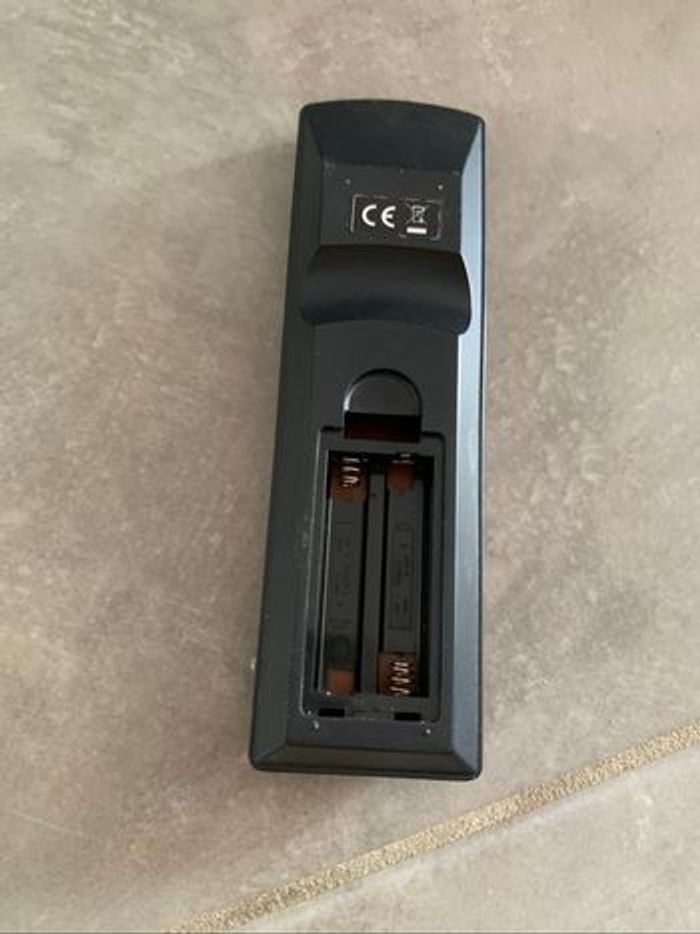 Télécommande pour lecteur DVD ou autre - photo numéro 3