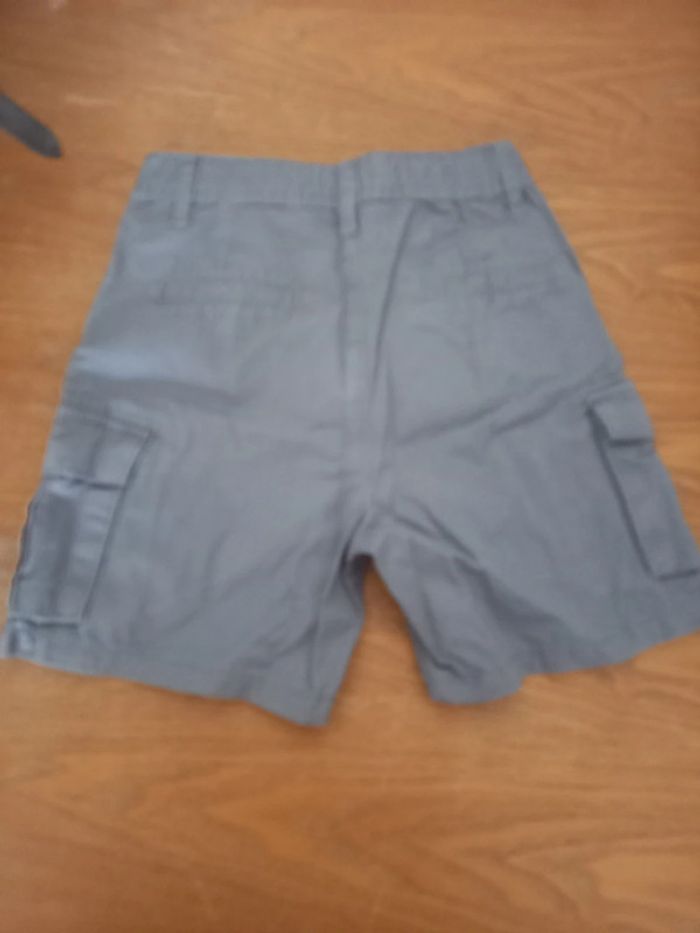 Short gris taille 5 6 ans - photo numéro 2