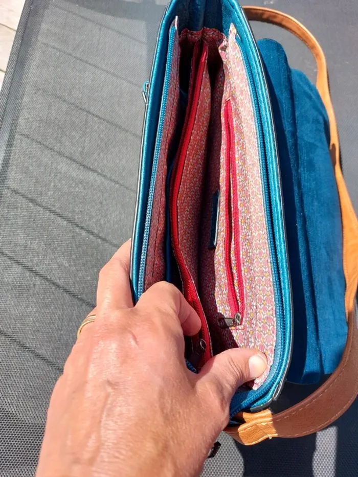 S'accroche turquoise avec nombreuses pochettes - photo numéro 5