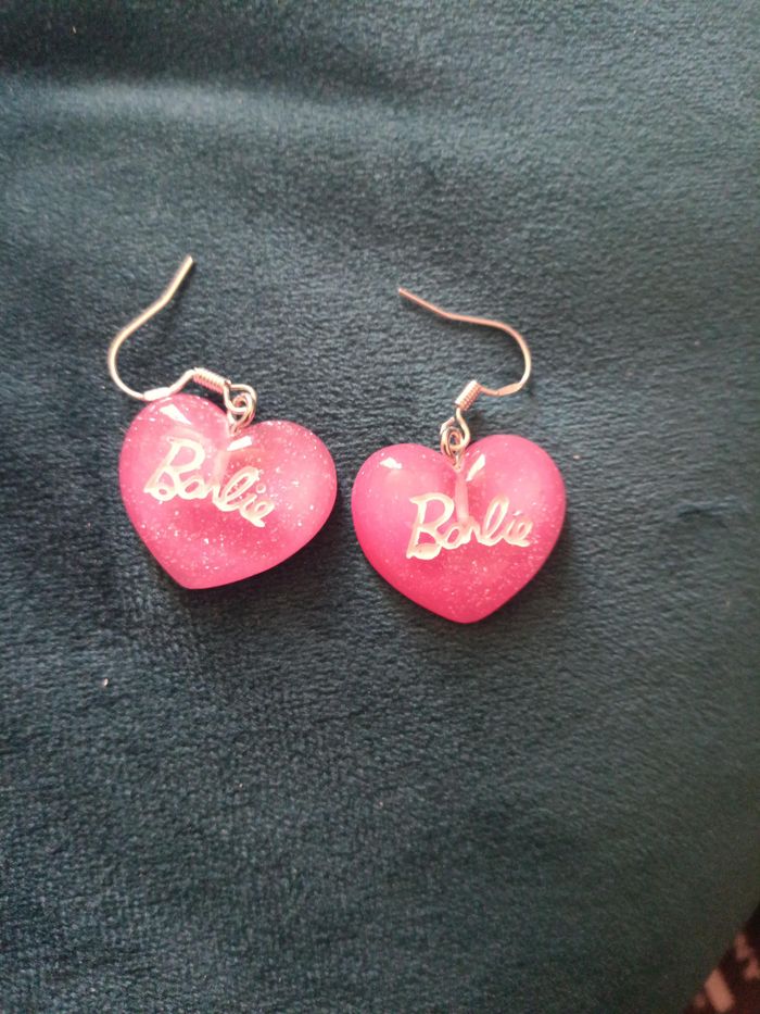 💖 Lot de 4 paires de boucles d’oreilles cœur Barbie – Résine style girly Neuf sans étiquette - photo numéro 9