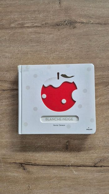 Livre en relief : Blanche-neige