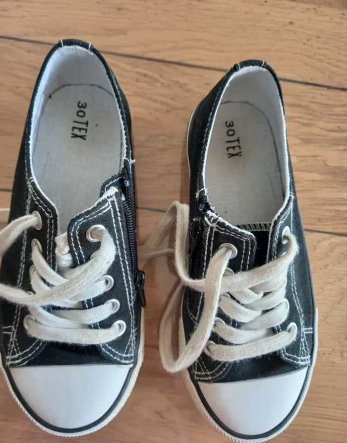 Chaussures taille 30 - photo numéro 2