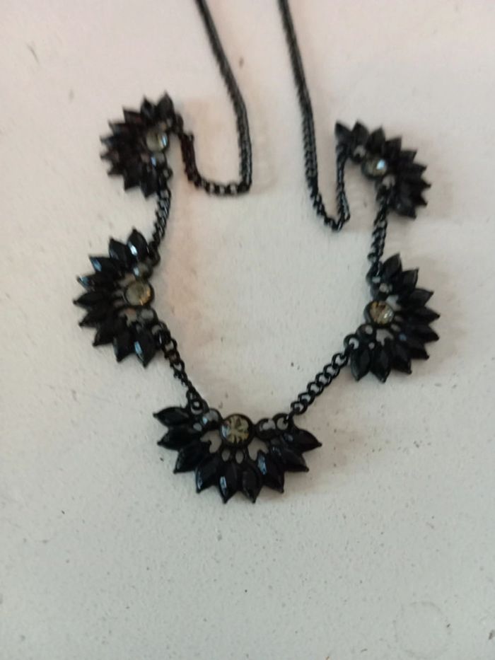 Collier noir - photo numéro 4