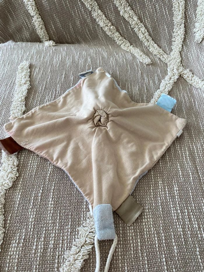 Peluche doudou plat 25cm noukies Ours écureuil tidou oscar et Leon bleu et beige très bon état - photo numéro 3