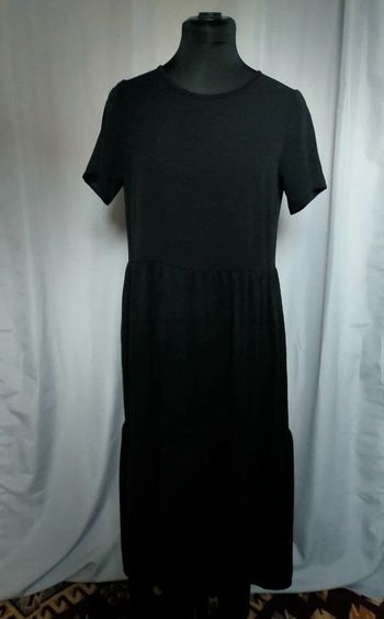 Robe noire simple et élégante – sans marque