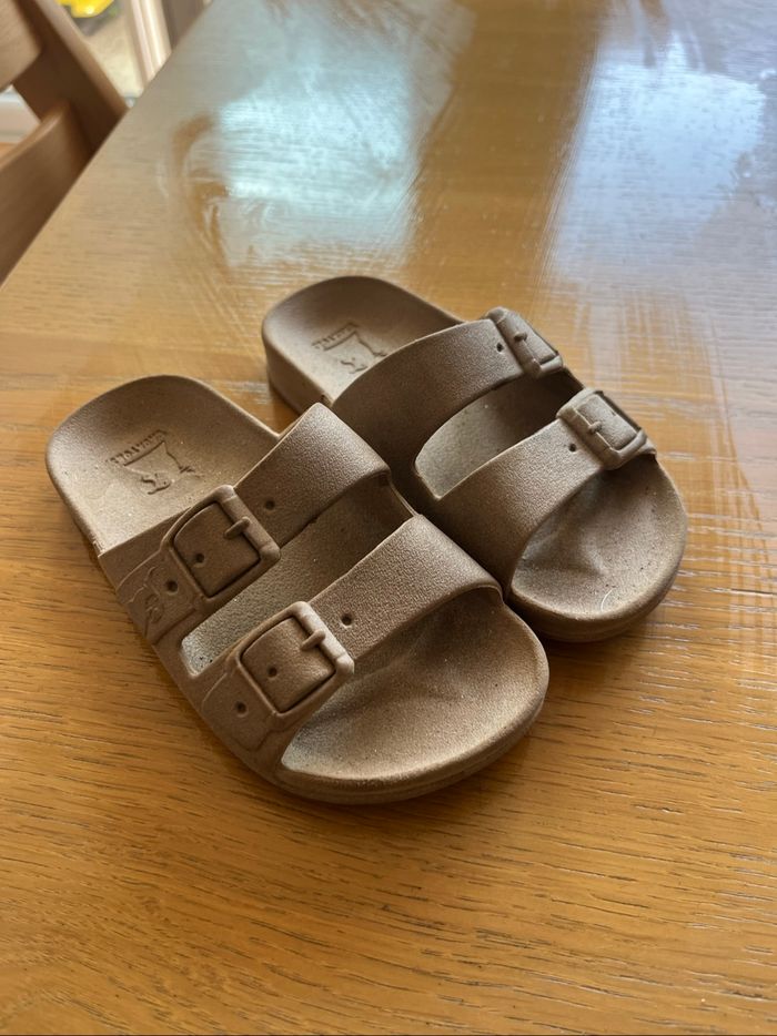 Claquettes cacatoès marron